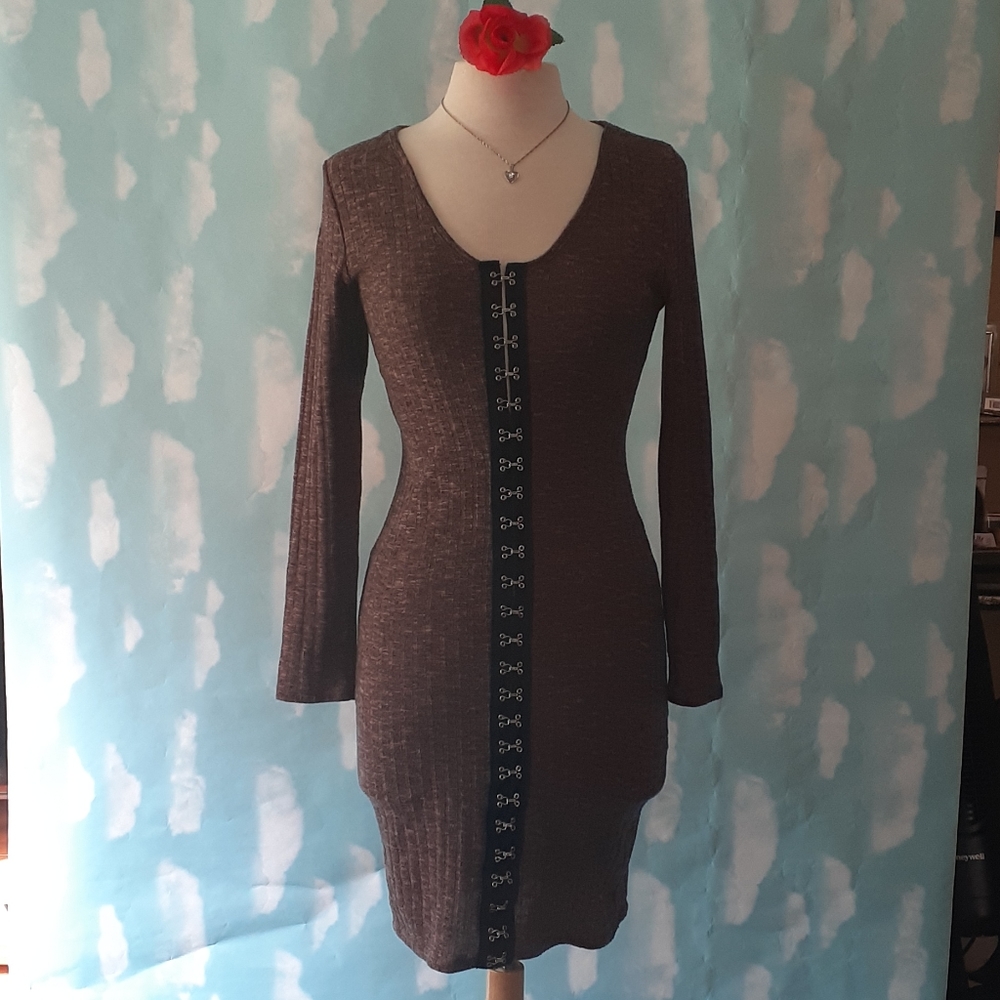 Qry & Us Brown Ribbed L/S Dress